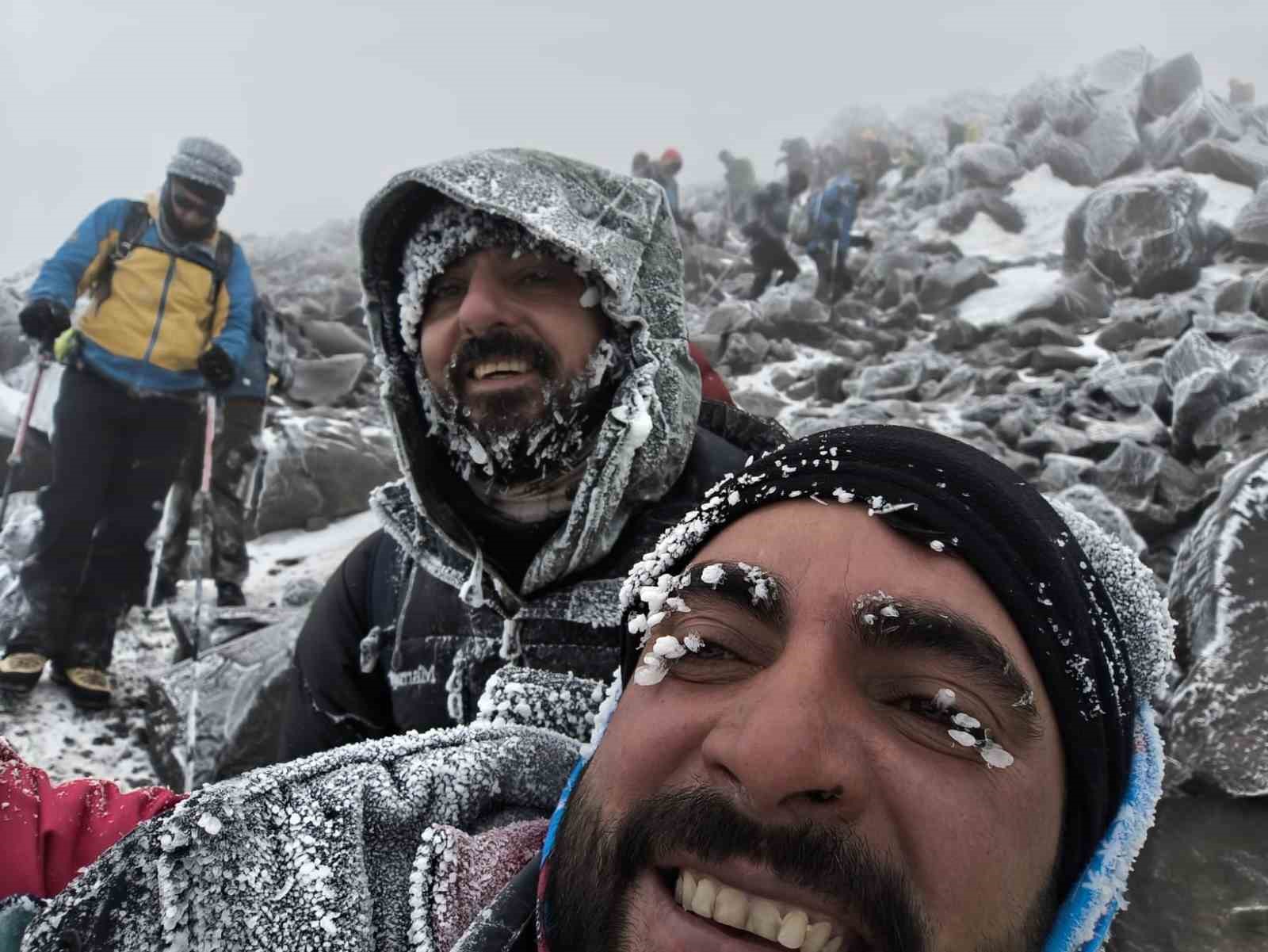 Ağrı Dağı’nda temmuz soğuğu: Zirvede eksi 35 derece
