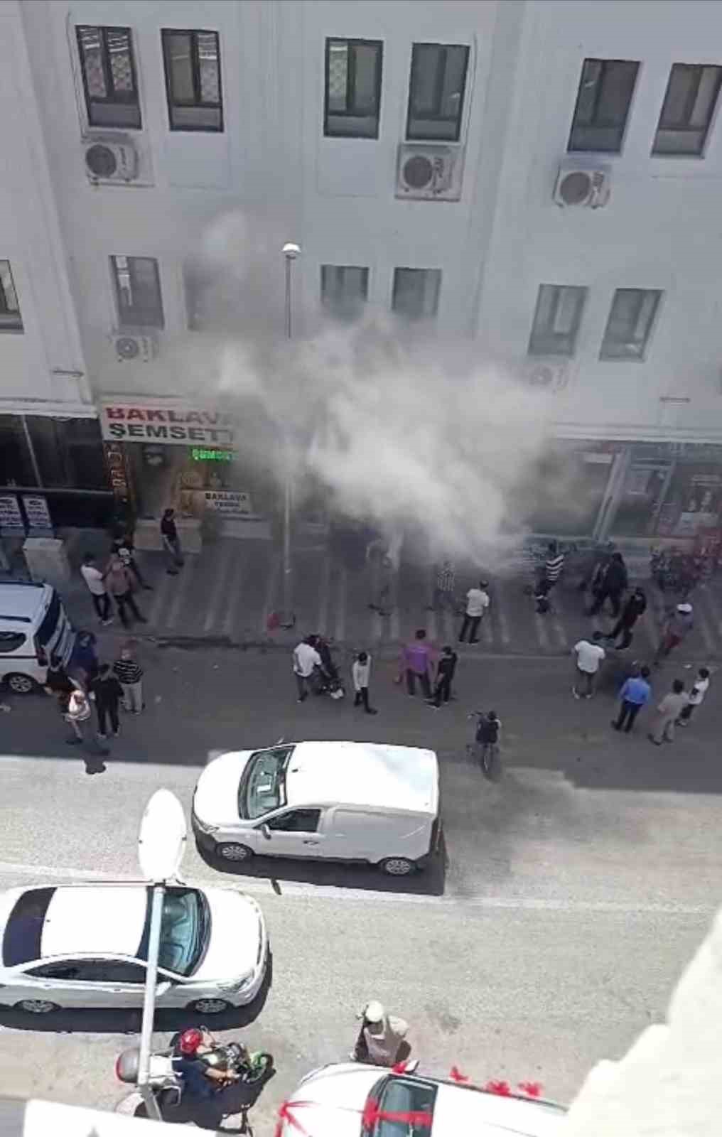 Mardin&rsquo;de &ccedil;i&ccedil;ek&ccedil;i d&uuml;kkanında korkutan yangın
