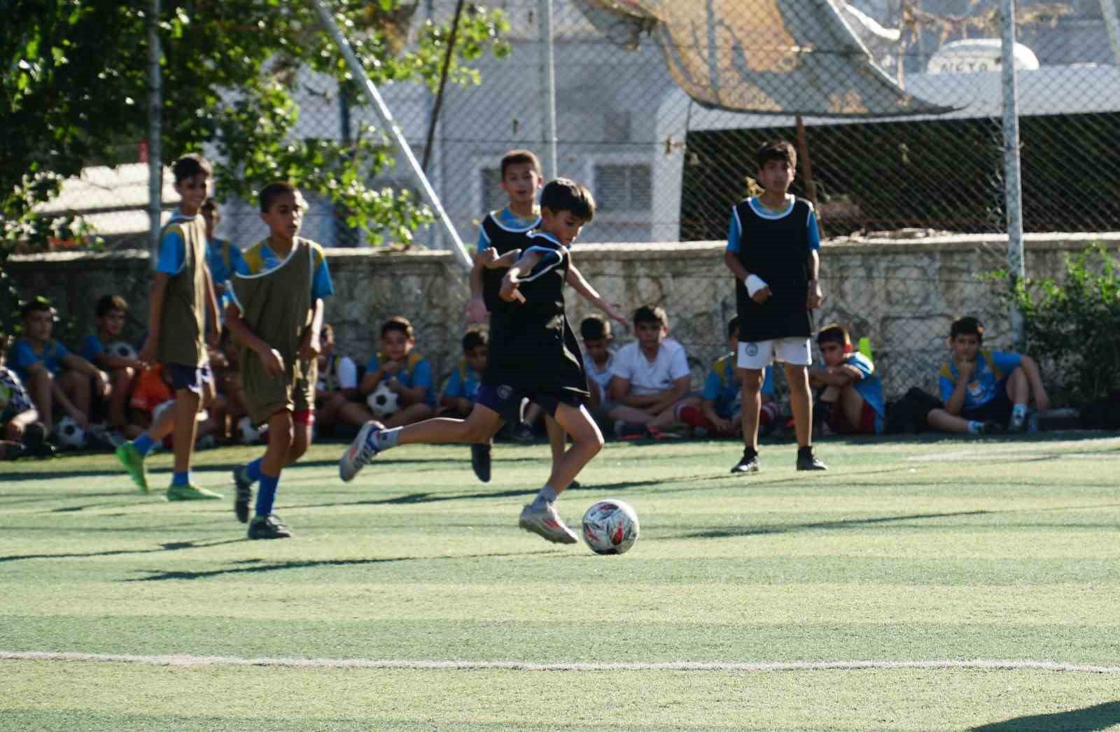 Haliliye’de yaz futbol kursuna çocuklardan yoğun ilgi