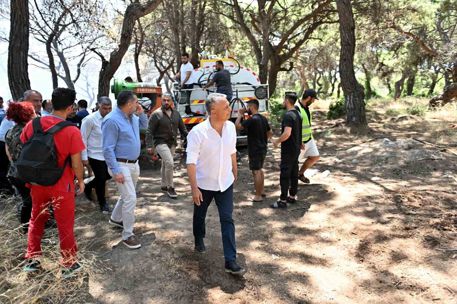 Muratpaşa, 19 araçla yangına müdahale etti