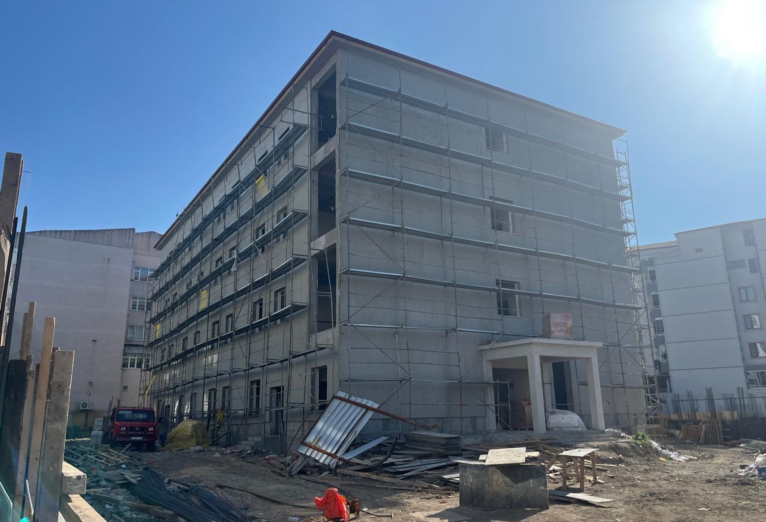 Hayrabolu’da 12 sınıflı okulun inşaatı sürüyor