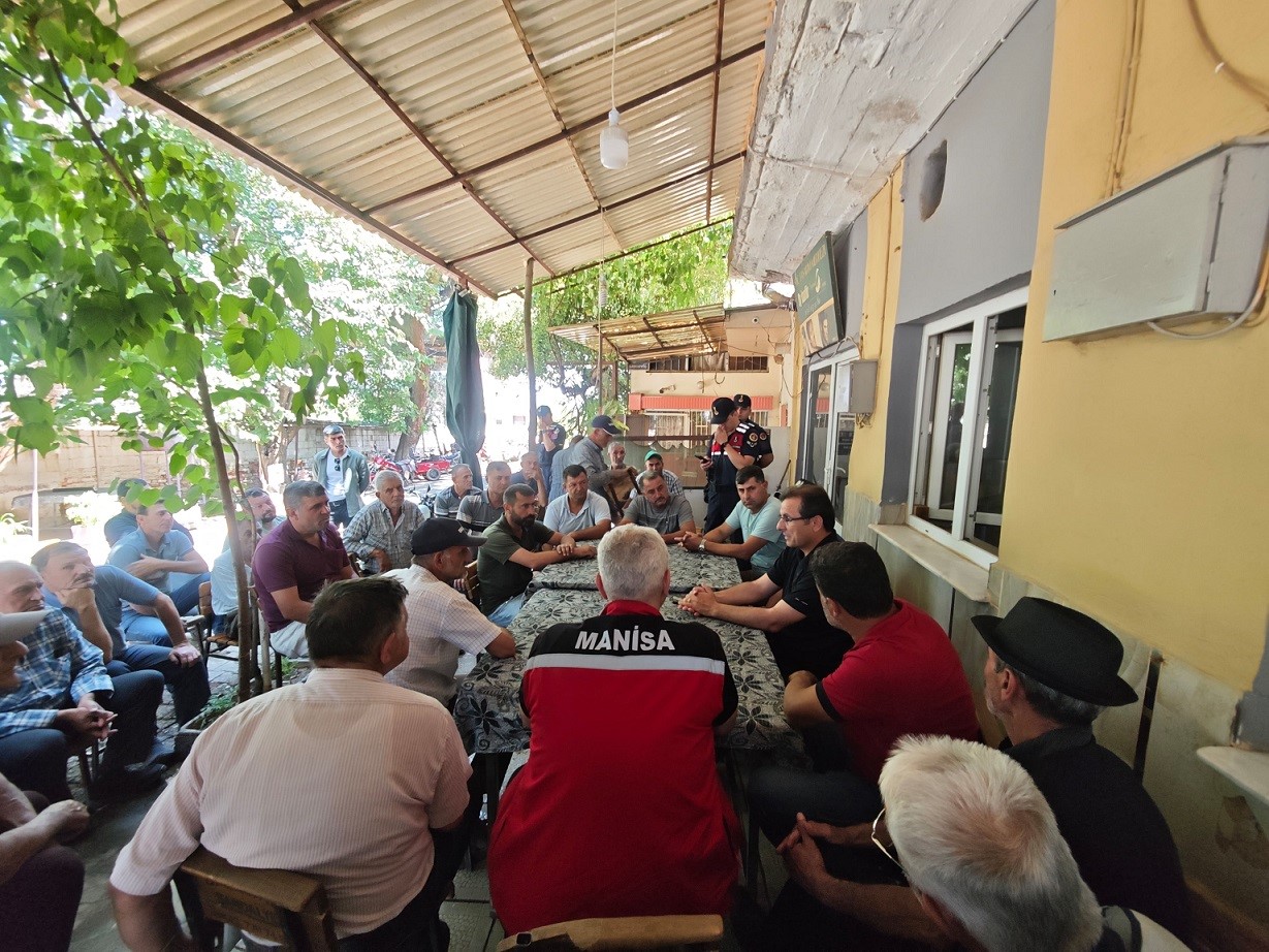 Salihli Kaymakamı Güldoğan, yangından etkilenen 2 mahalleyi ziyaret etti