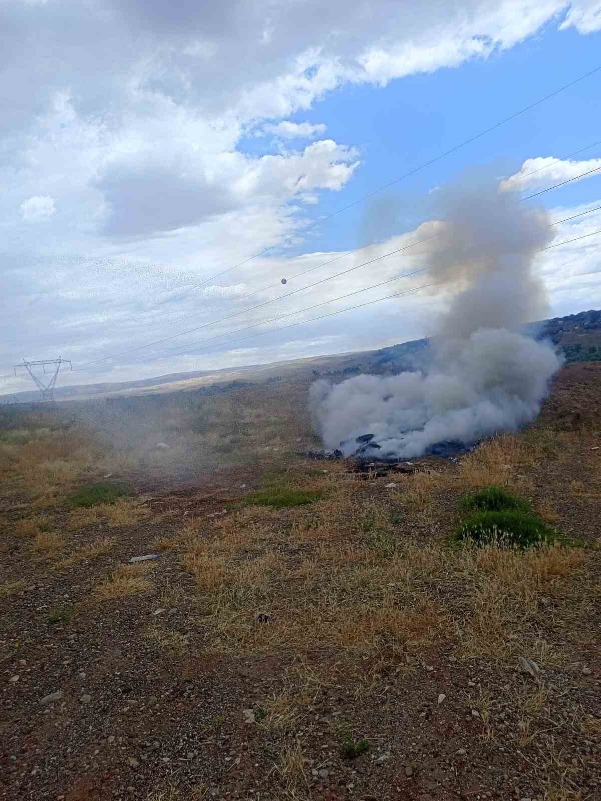 Atık eşyaların tutuşmasıyla &ccedil;ıkan yangın korkuttu
