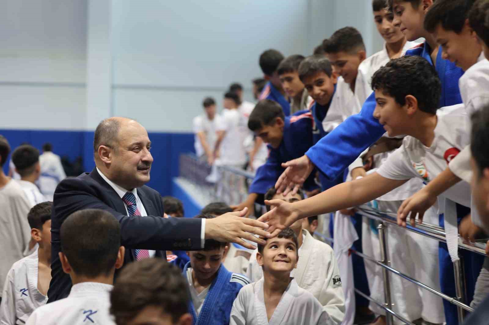 B&uuml;y&uuml;kşehir Belediyesi 2025 yaz spor okulları sezonunu coşkuyla a&ccedil;tı
