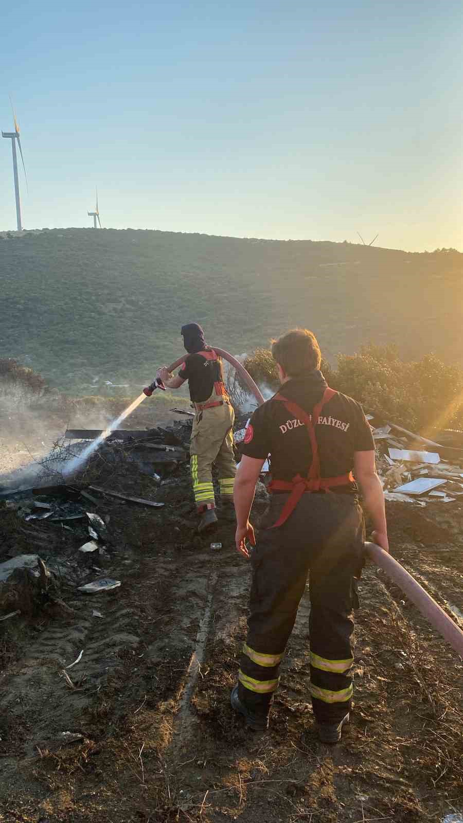 D&uuml;zceli ateş savaş&ccedil;ıları Seferihisar&rsquo;dan &Ccedil;eşme&rsquo;ye
