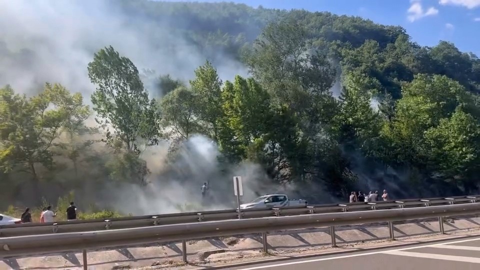 Bursa’da ormanlık alanda çıkan yangına müdahale sürüyor