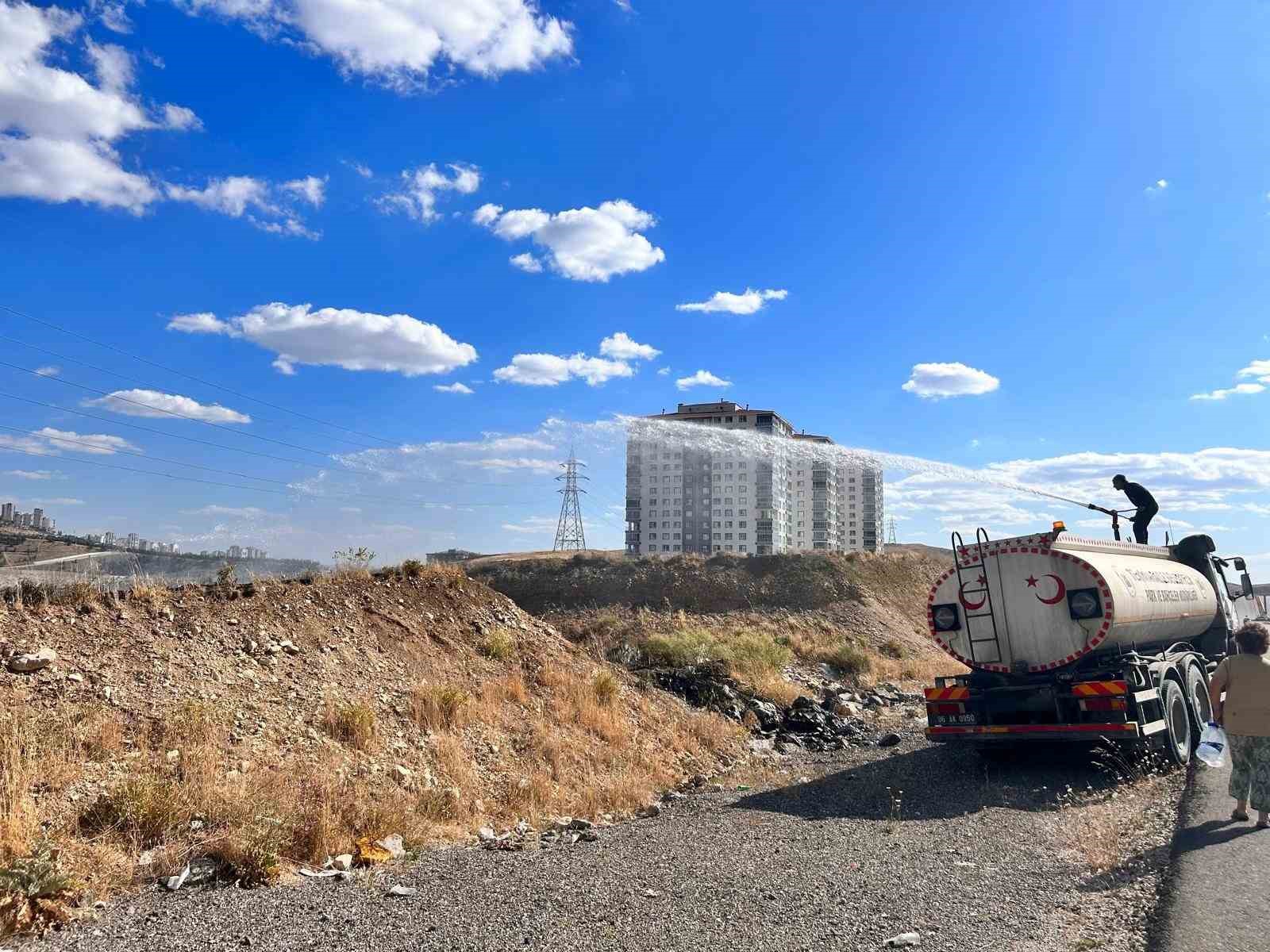Ankara&rsquo;da ekili arazideki yangın kontrol altına alındı
