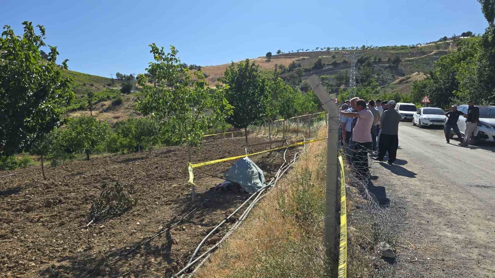 Bahçesinde kazı yaparken toprak altında kalan şahıs hayatını kaybetti