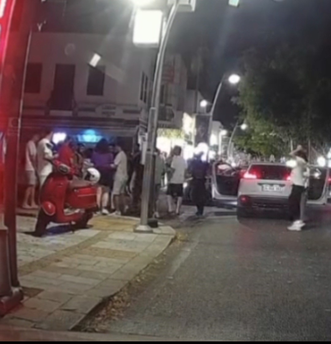 Trafikte birbirlerine girdiler: O anlar kamerada