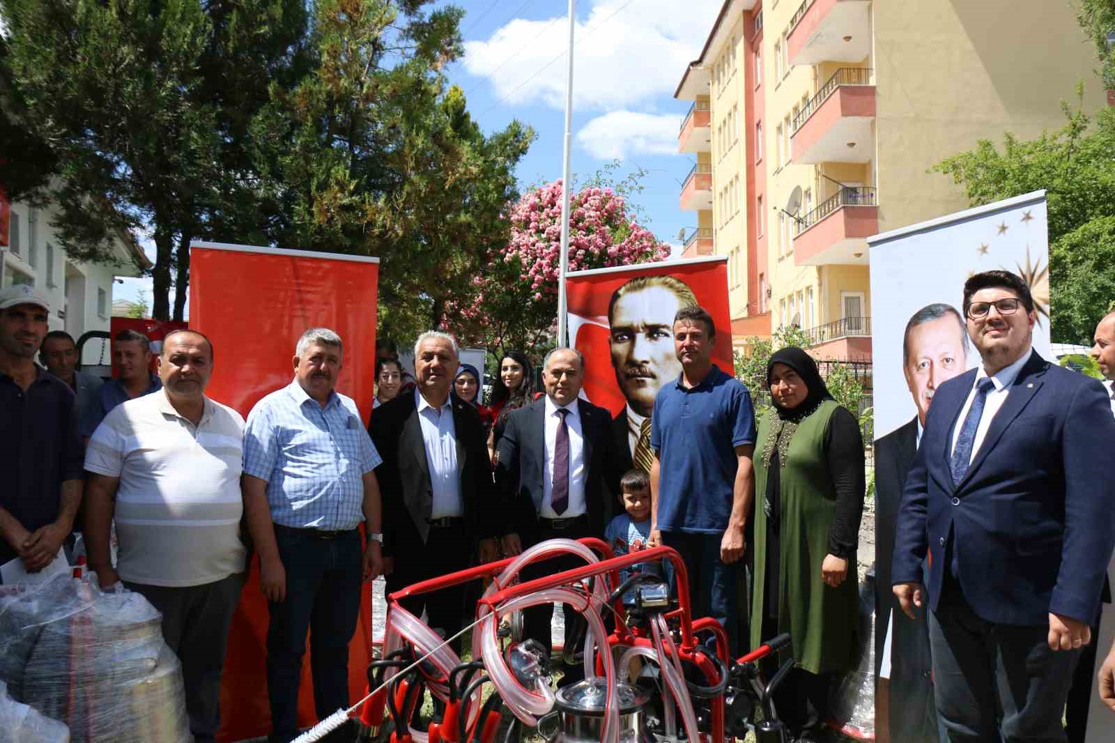 Çorum’da mobil süt sağım makinesi dağıtıldı
