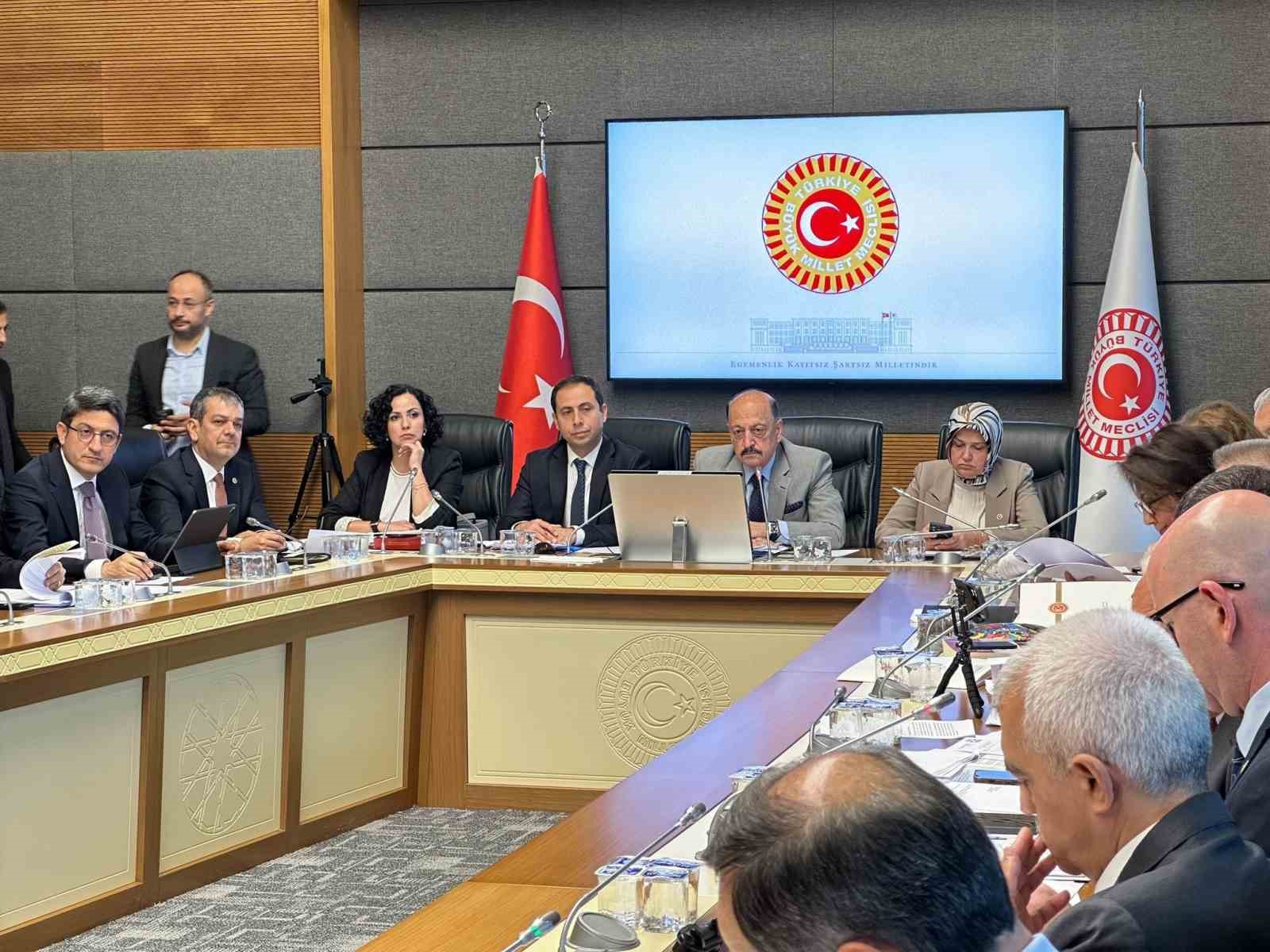 Sağlık alanına yönelik düzenlemeler içeren kanun teklifi komisyondan geçti