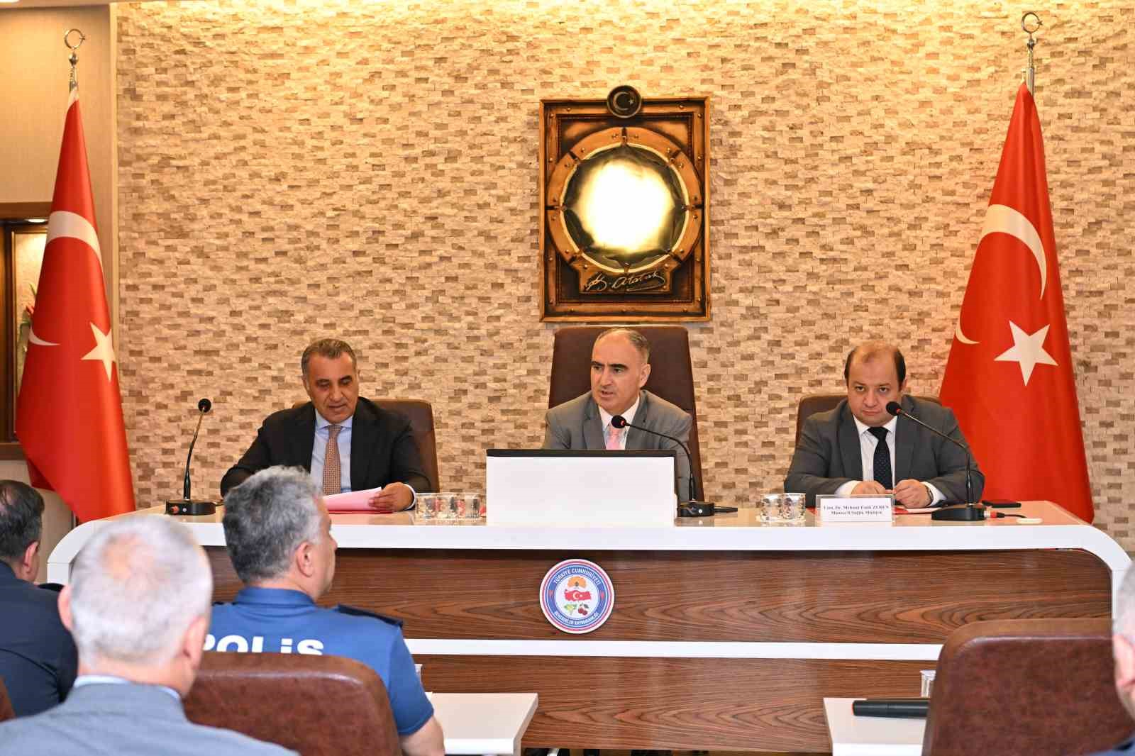 Vali Özkan: "Gelecek nesillerimizin korunması en önemli hedefimizdir"