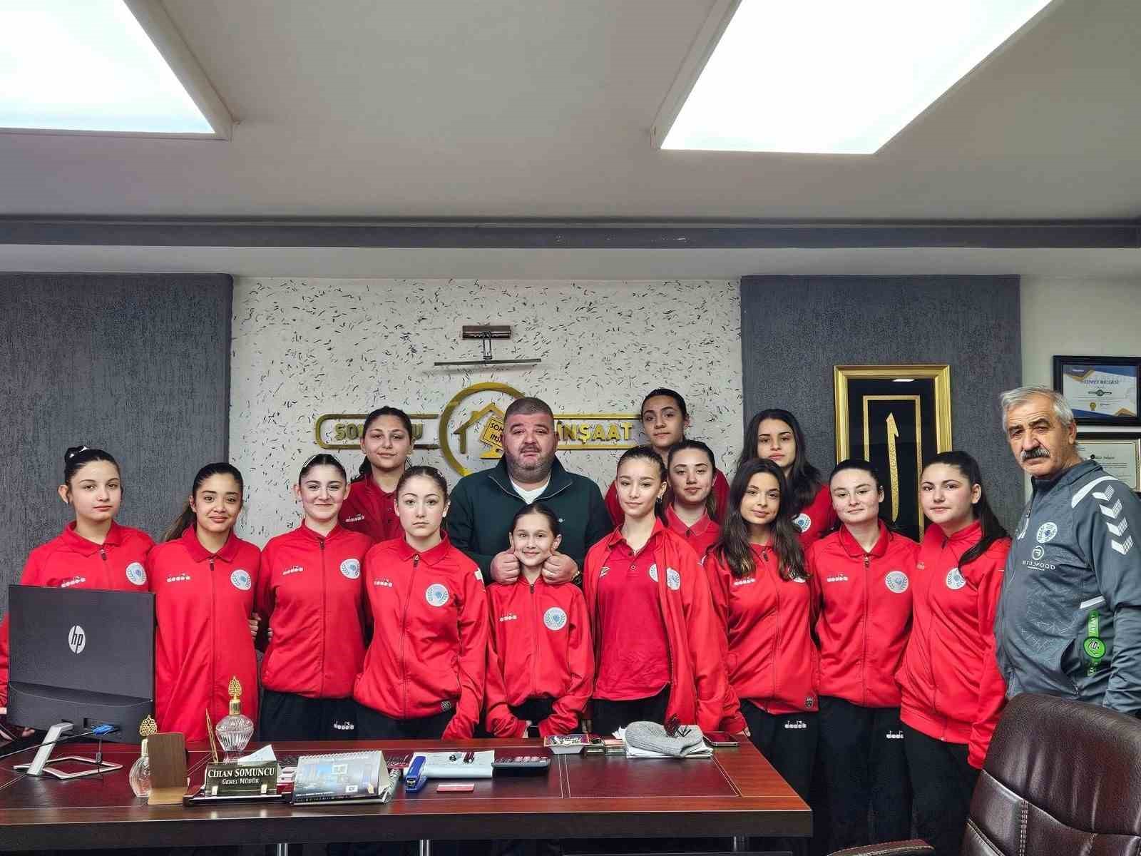 Hentbol Kadınlar Süper Ligi’nde mücadele eden kulüp başkanı istifa etti