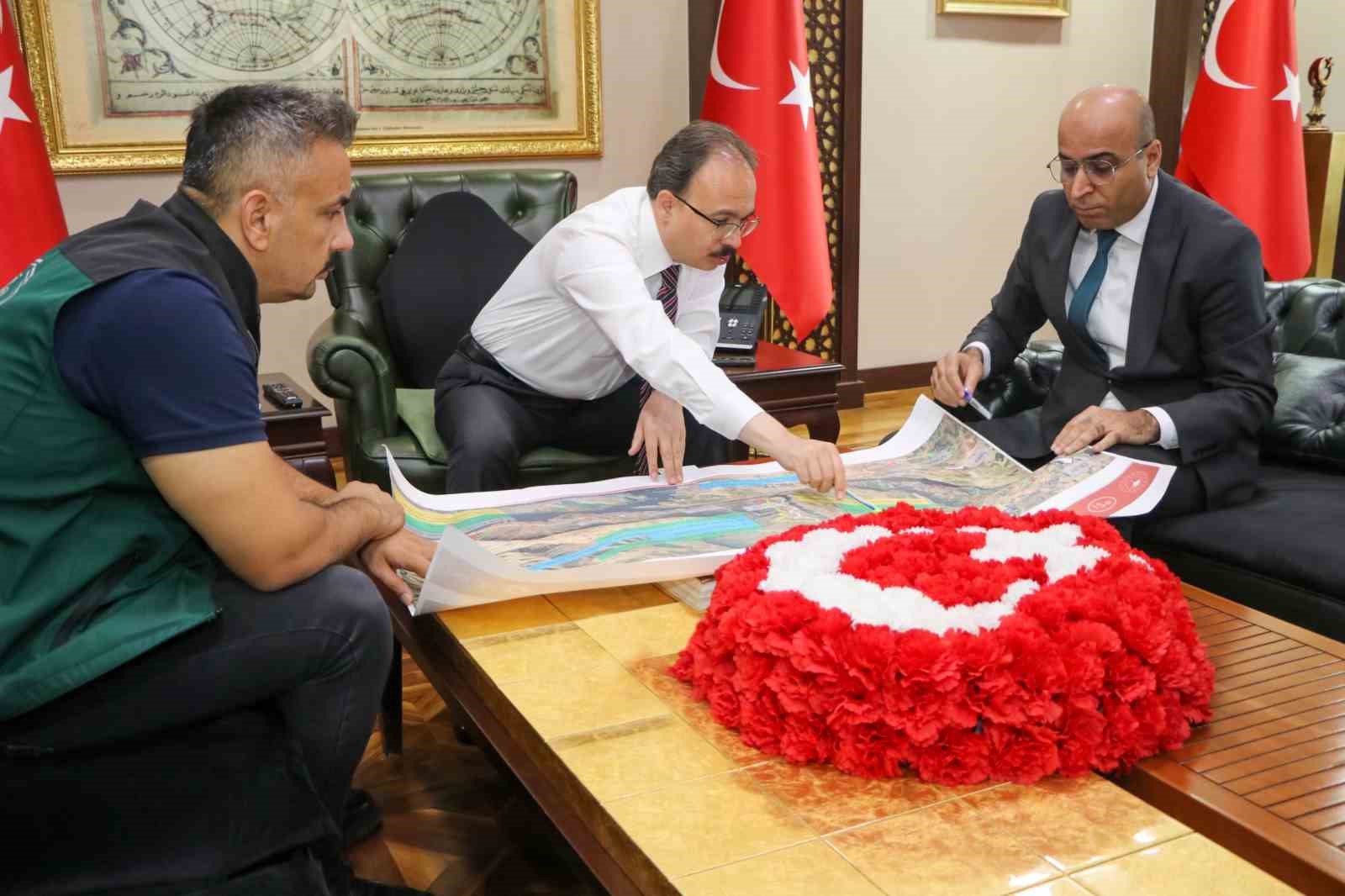 Siirt yığınlı tüneli ve bağlantı yollarında çalışmalar sürüyor