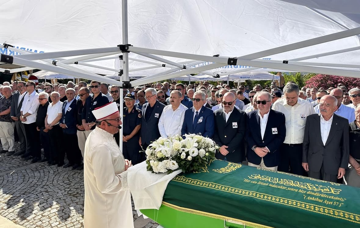 BAGFAŞ kurucusu Recep Gencer Bandırma’da son yolculuğuna uğurlandı