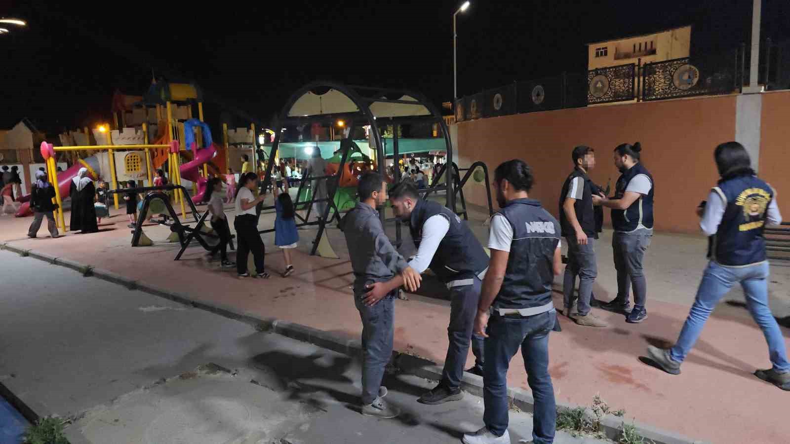 Hakkari&rsquo;de geniş &ccedil;aplı asayiş uygulaması
