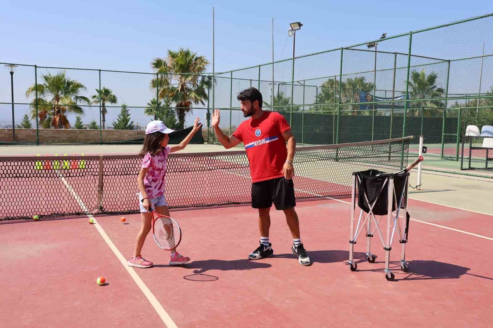 Geleceğin tenisçilerine Başkan Çerçioğlu’ndan tam destek
