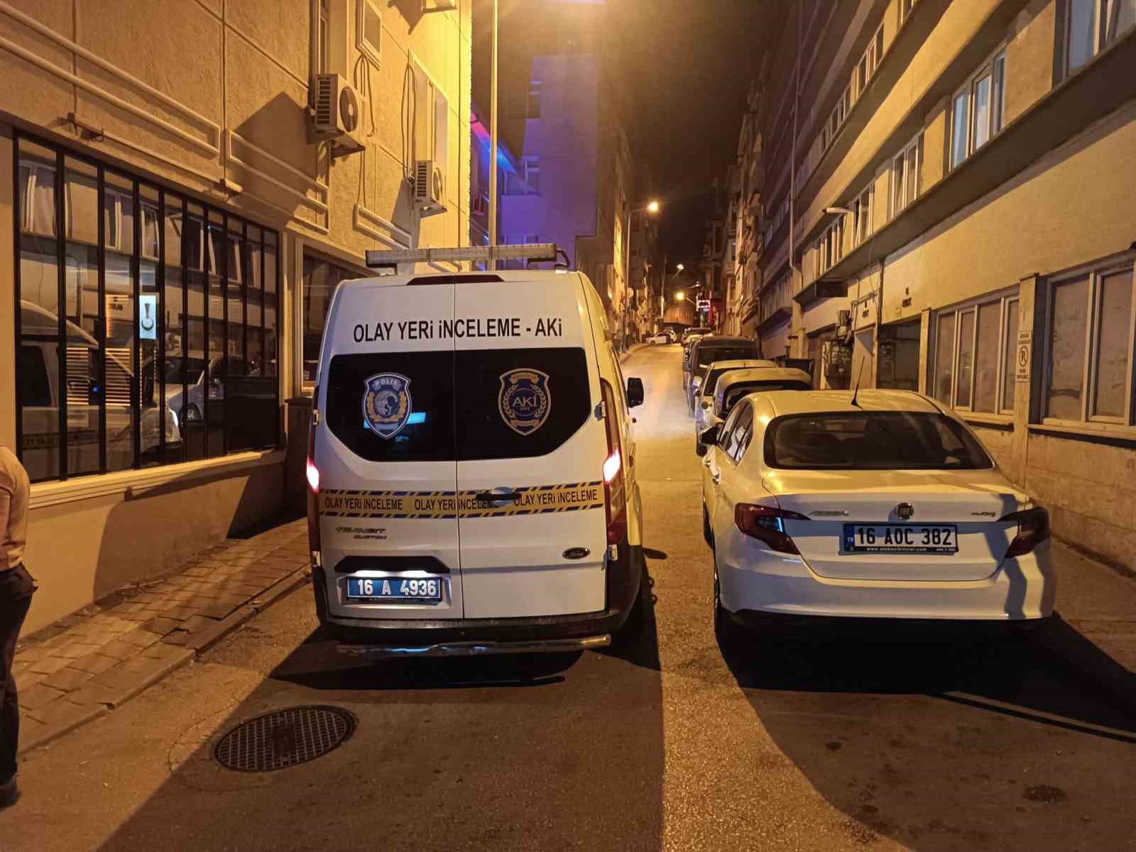 Bursa’da kavgada önce silahlar, sonra bıçaklar çekildi: 2 yaralı