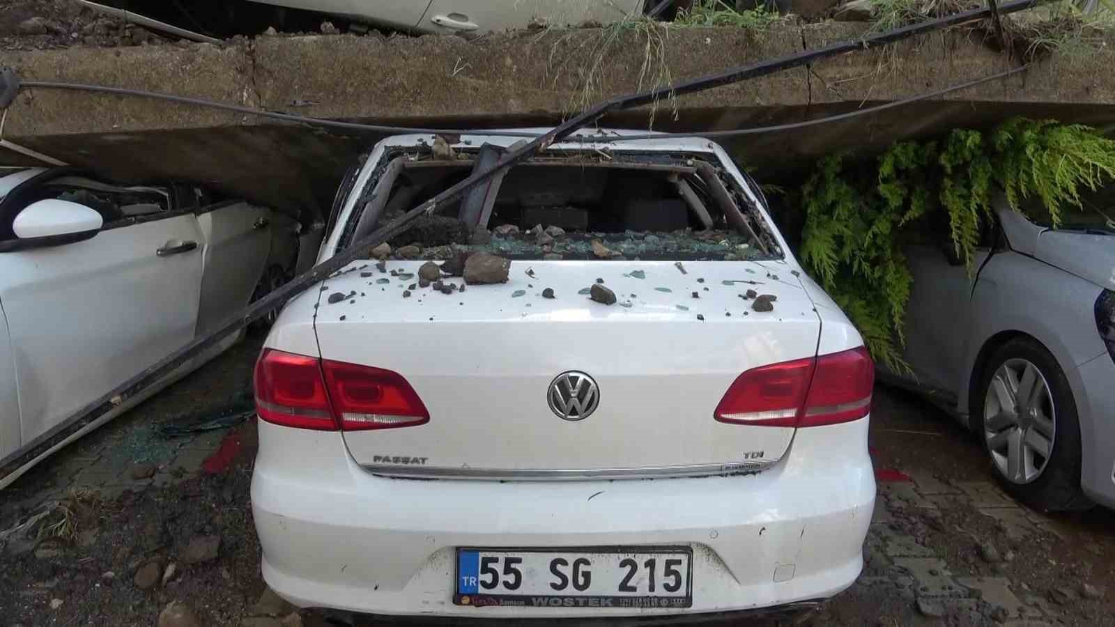 Samsun’da istinat duvarı yağmur sularına dayanamadı: 4 araç zarar gördü
