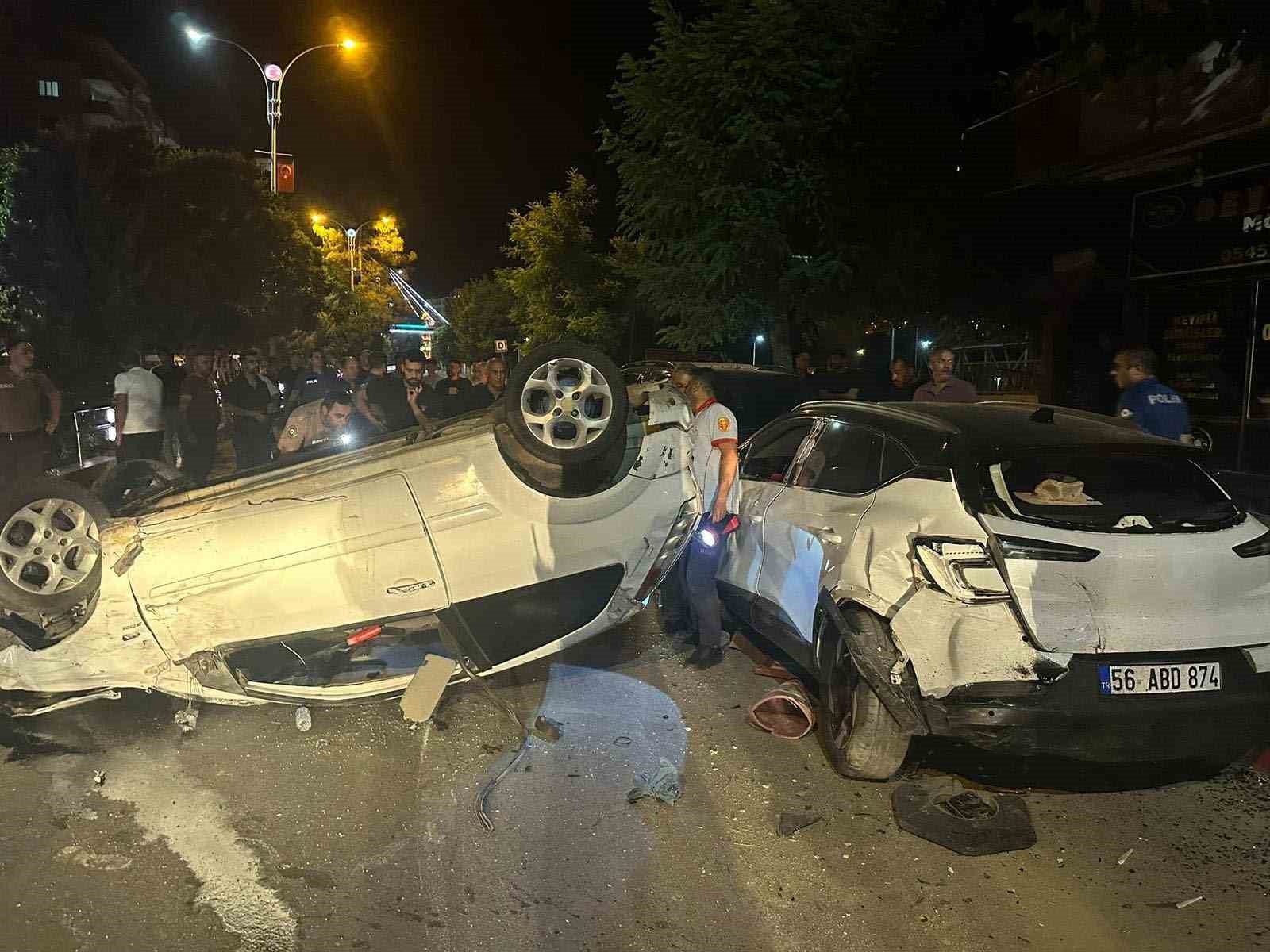 Siirt'te trafik kazasında 1'i ağır olmak üzere 5 kişi yaralandı. IHaberAjansı