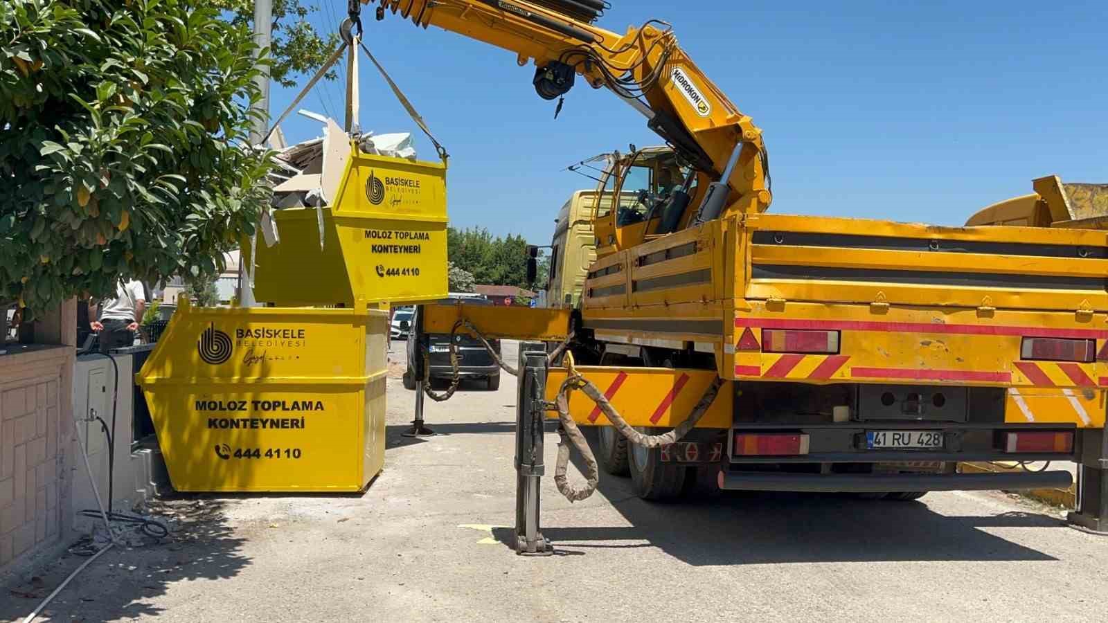 Başiskele’de moloz atıklarına karşı konteyner dönemi başladı