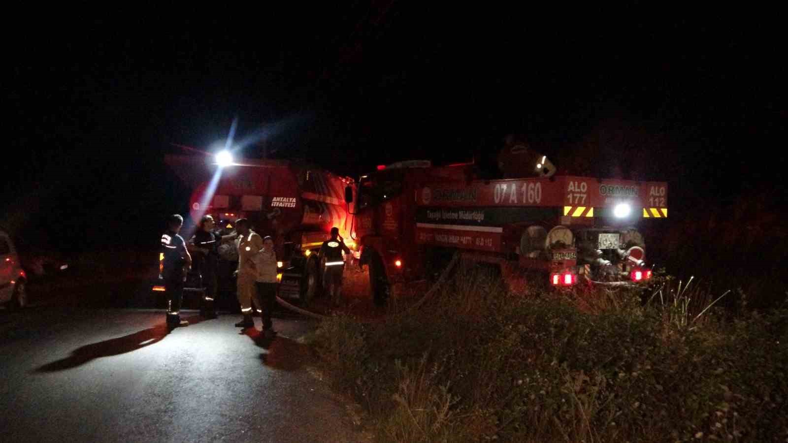 Manavgat&rsquo;taki yangında 8 d&ouml;n&uuml;ml&uuml;k tarım arazisi zarar g&ouml;rd&uuml;
