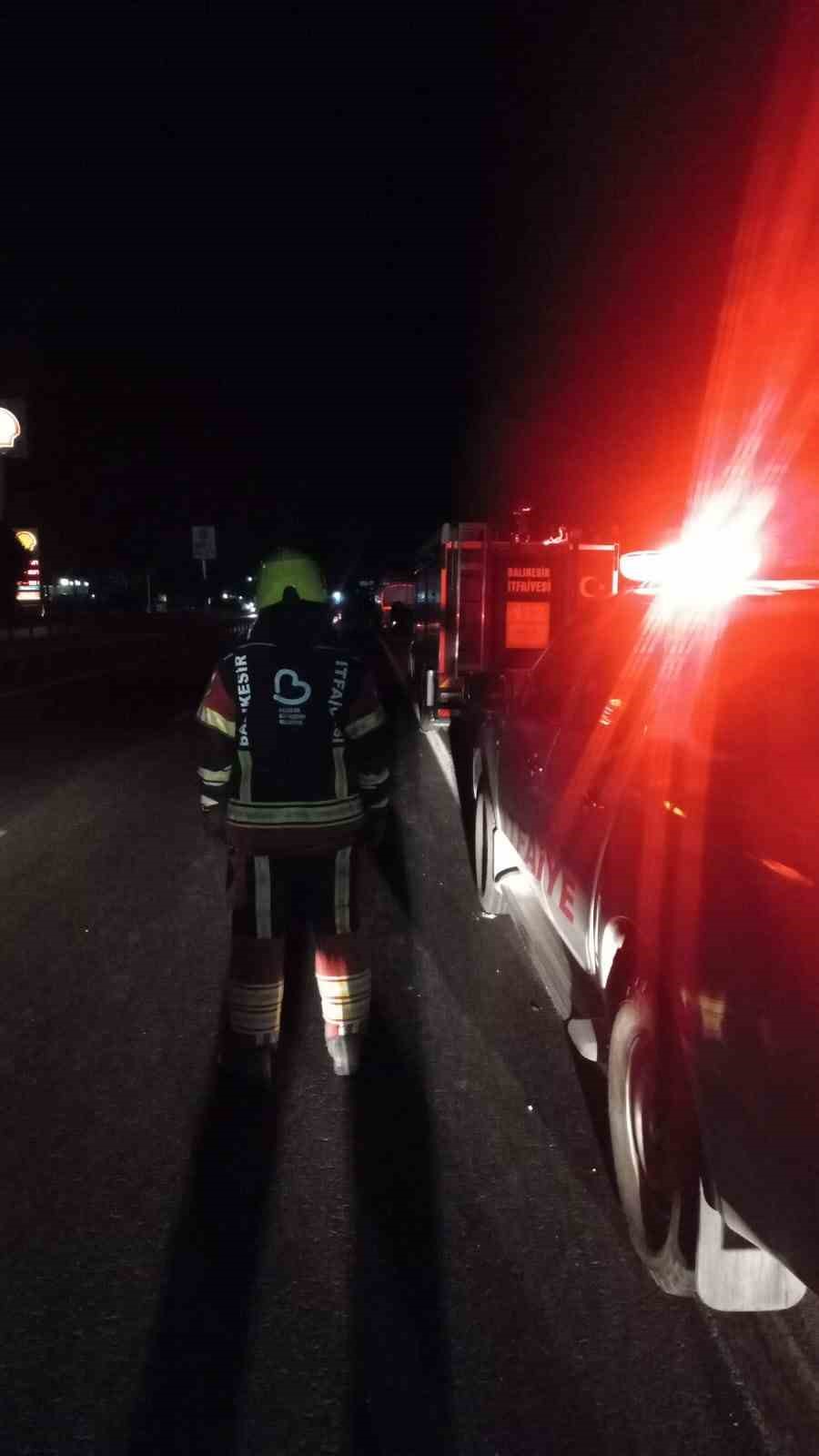 Balıkesir’de akaryakıt dolu tanker kaza yaptı