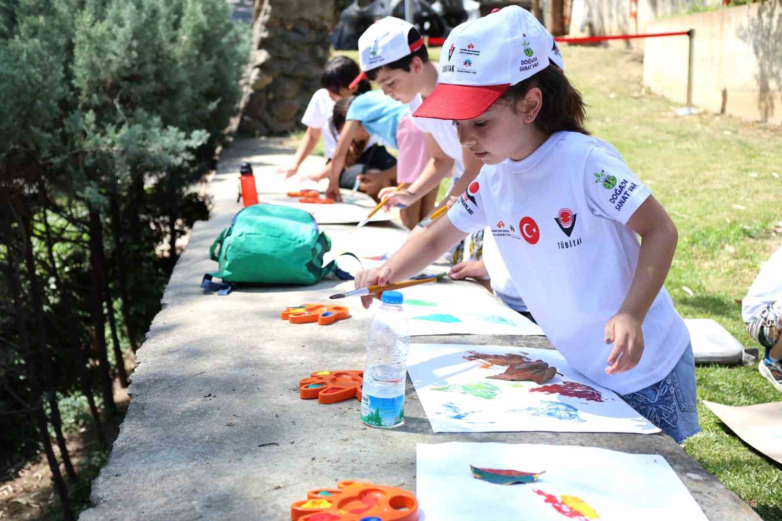 Minikler ve öğretmenler, doğayı sanatla keşfetti

