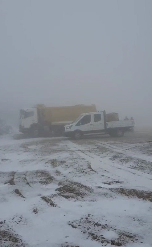 Bayburt’un Soğanlı Dağı’nda tipi ve fırtına etkili oluyor