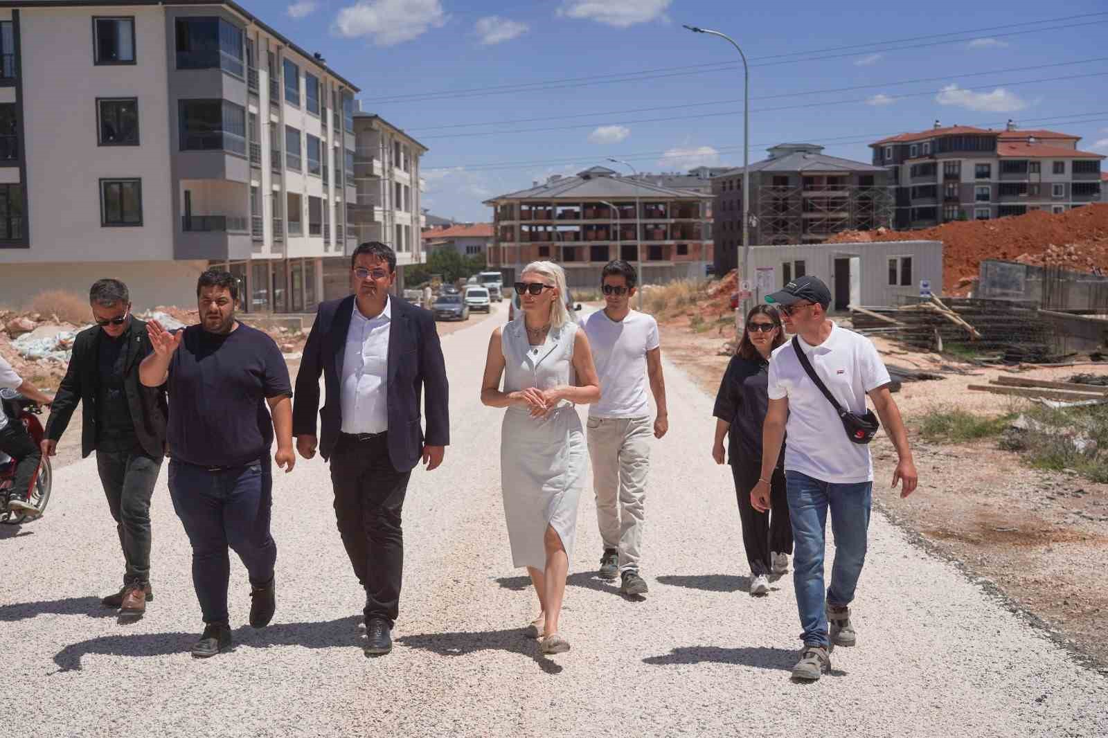 Yeni yerleşim alanlarında asfaltlama &ccedil;alışması yapılıyor
