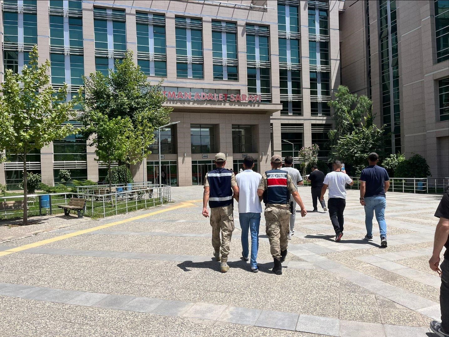 Firari şahıs jandarma ekiplerince yakalandı