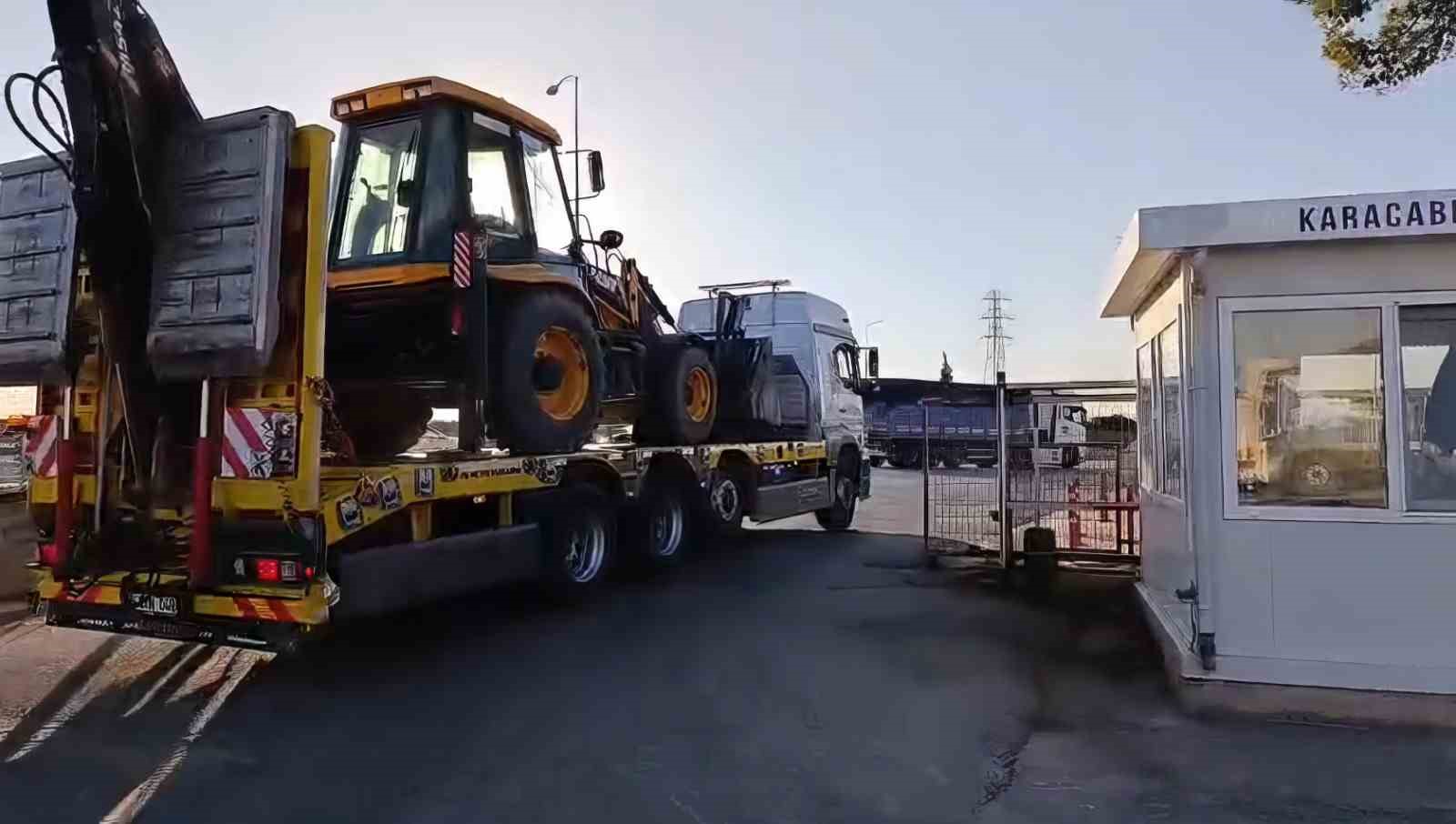Karacabey Belediyesi’nden Alacaat’taki yangına karşı destek
