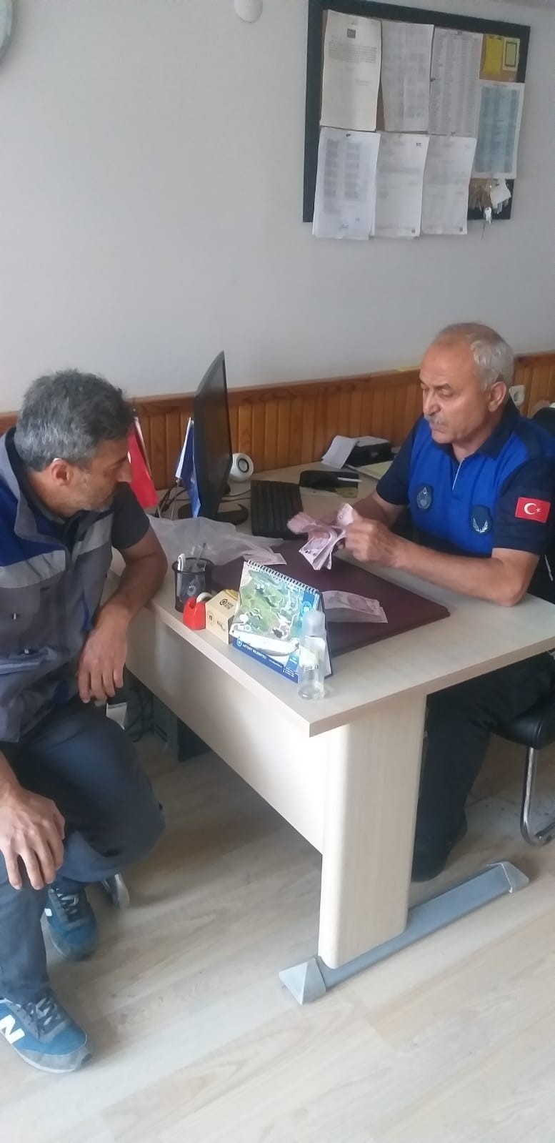 Ankara’da ATM’de bulunan 40 bin lira sahibine teslim edildi