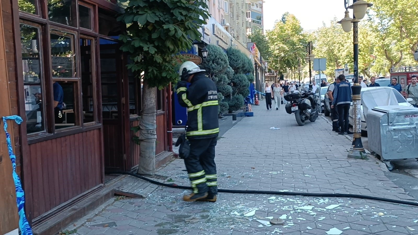 K&uuml;tahya&rsquo;da kafede t&uuml;p patlaması: 1 yaralı
