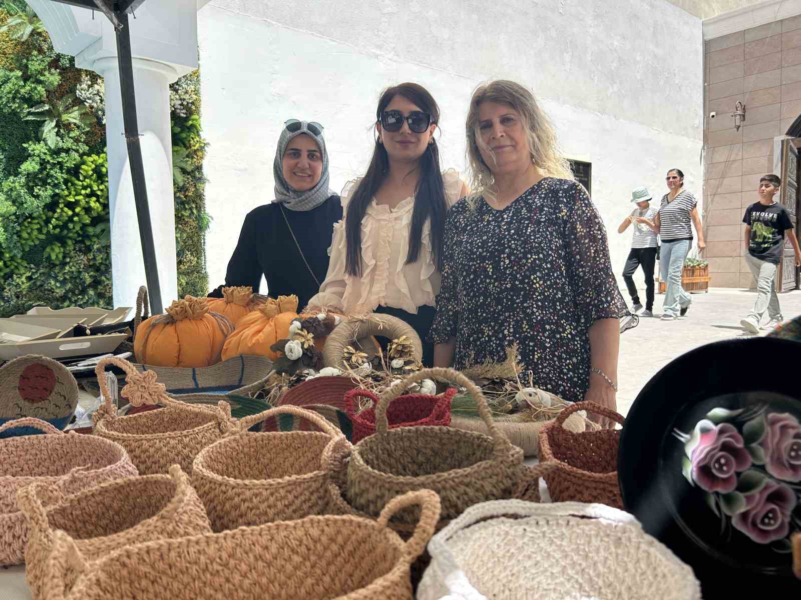 Van&rsquo;da kadın kursiyerlerin el emeği beğeniye sunuldu
