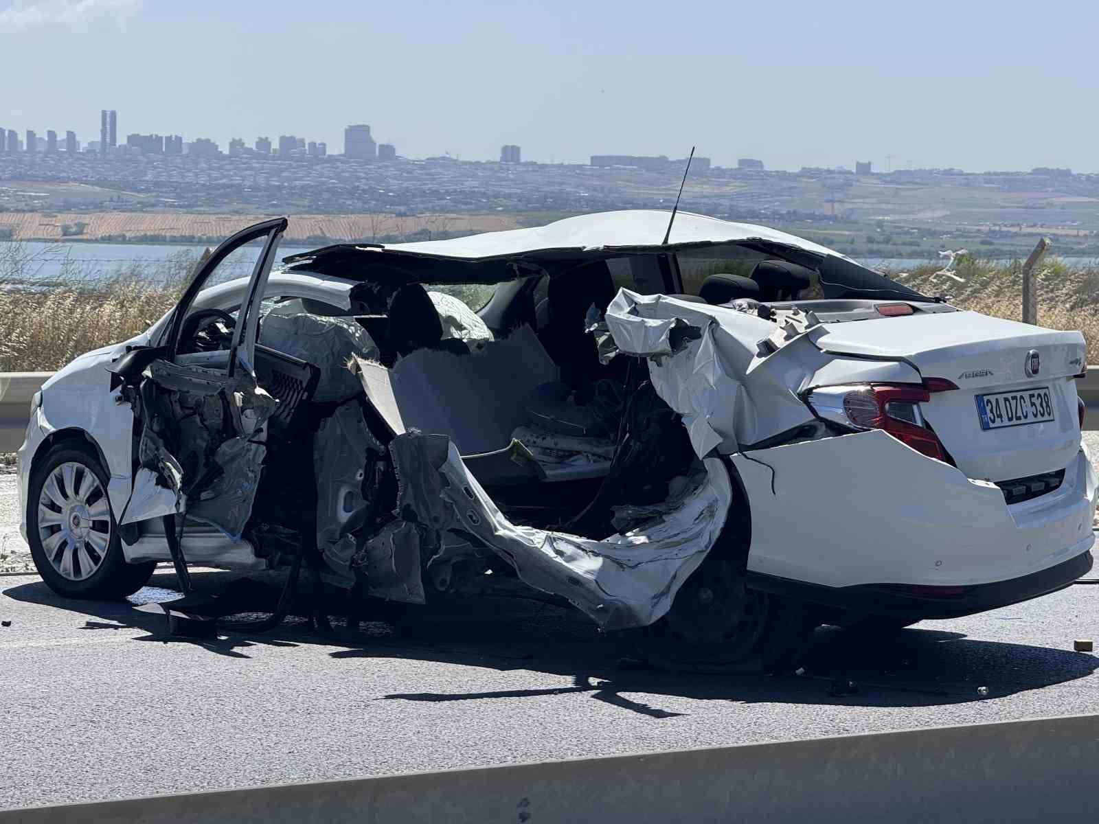 Çatalca’da bariyere çarpan araç parçalandı, 1 astsubay hayatını kaybetti
