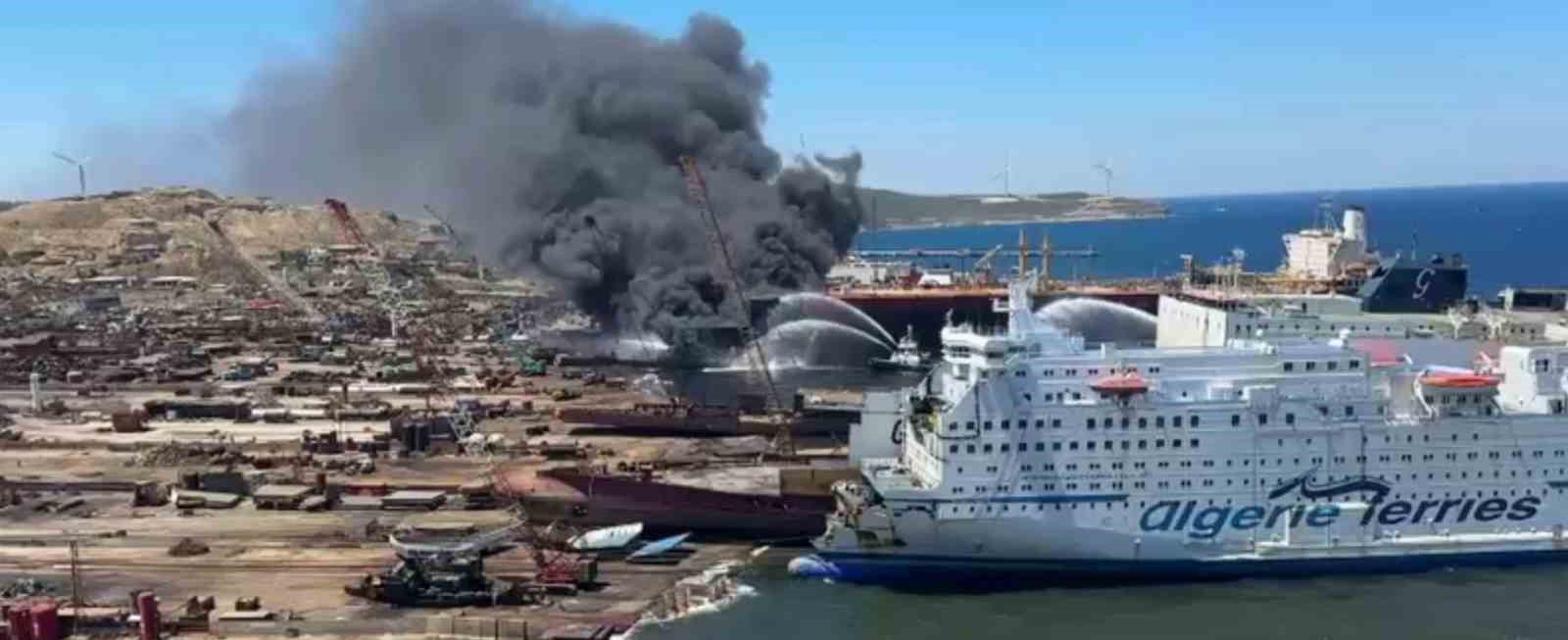 Aliağa’da alevler içinde kalan tanker gemi bu sabah söndürülebildi