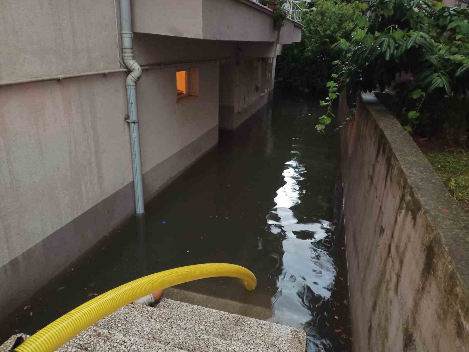 Atakum’da sağanak etkili oldu: Bodrum katları su bastı