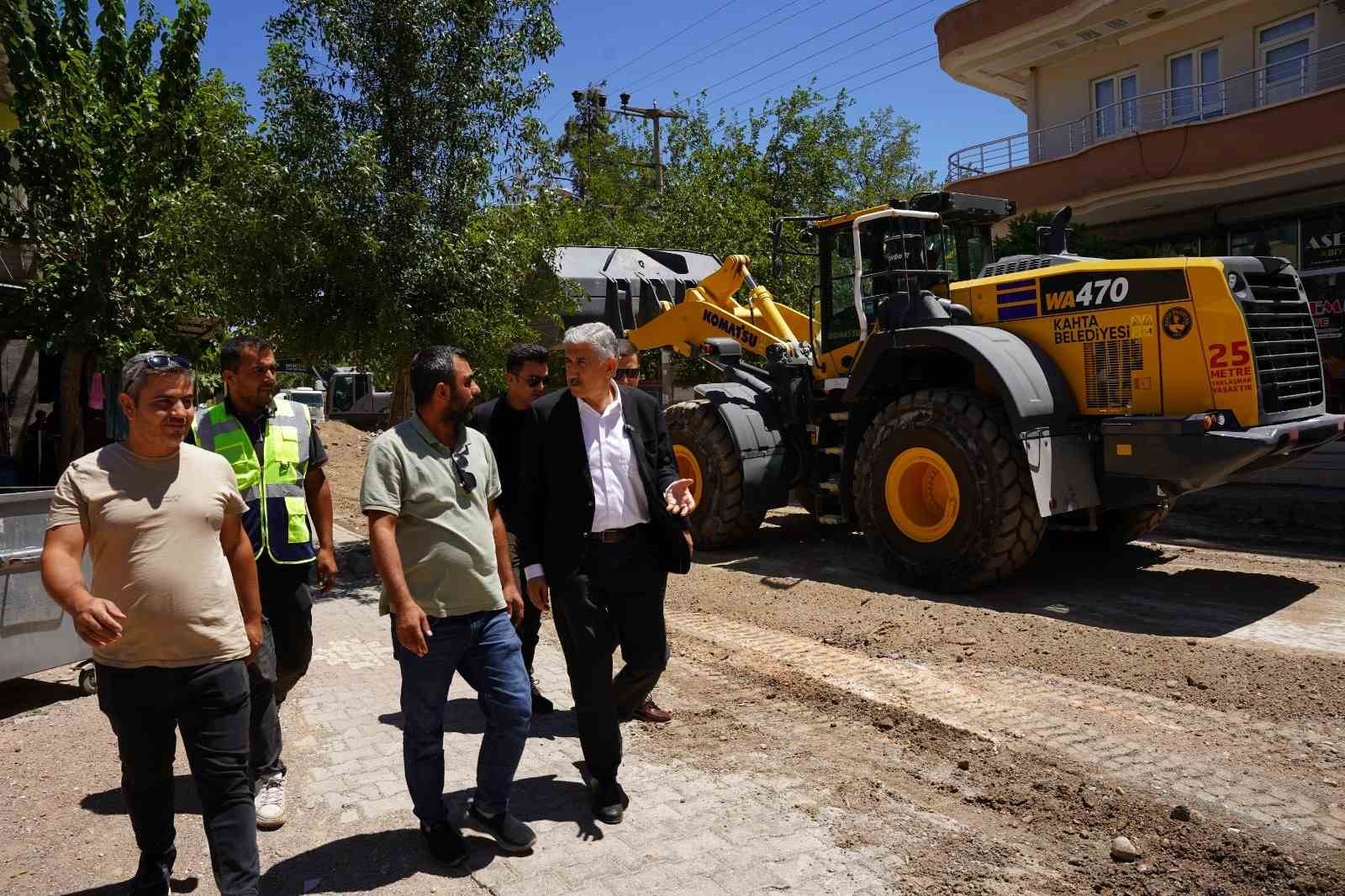 Başkan Hallaç: "Konforlu ve dayanıklı yollarla Kahta’yı geleceğe hazırlıyoruz"
