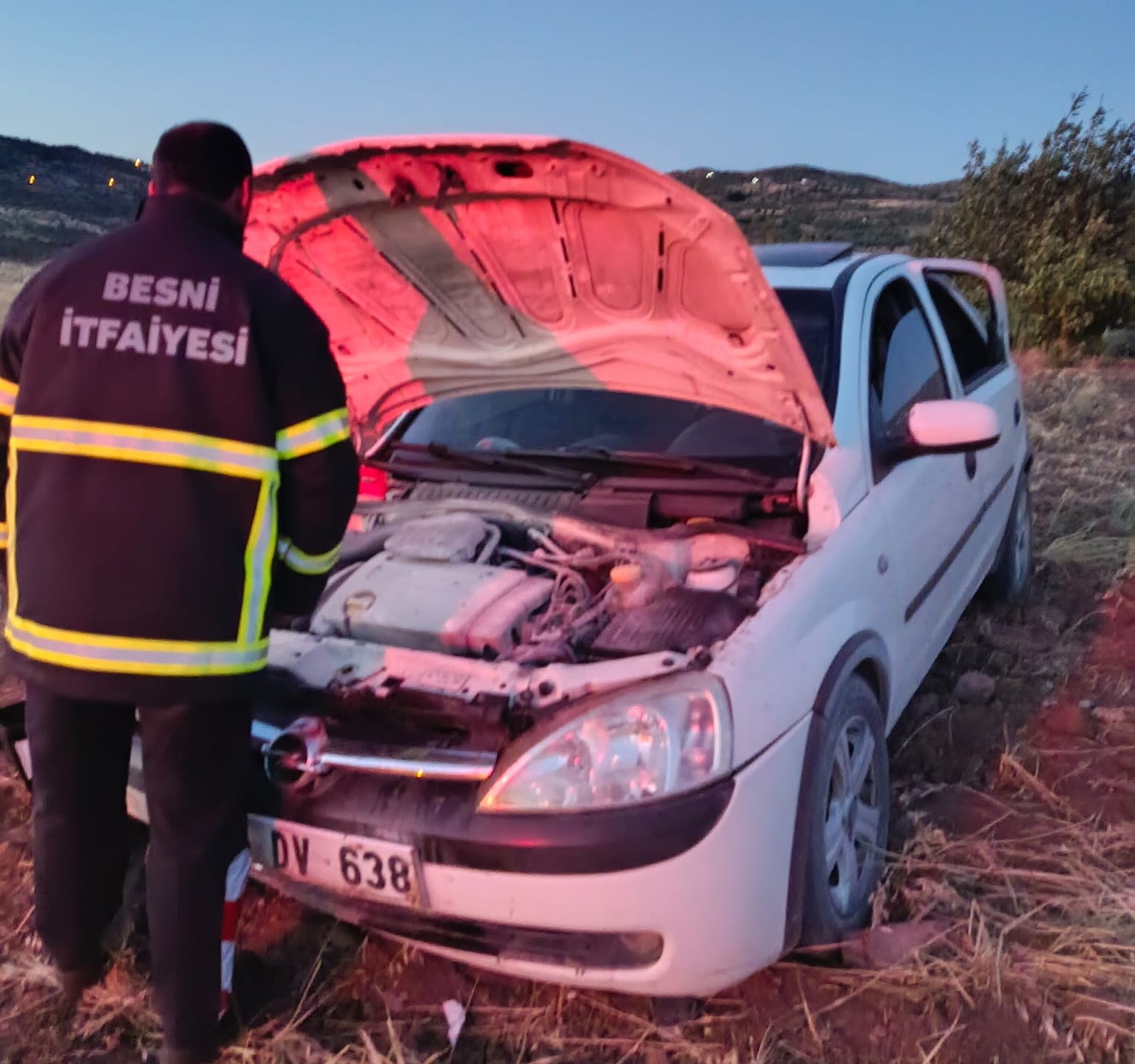 Şarampole yuvarlanıp alev aldı: 1 yaralı
