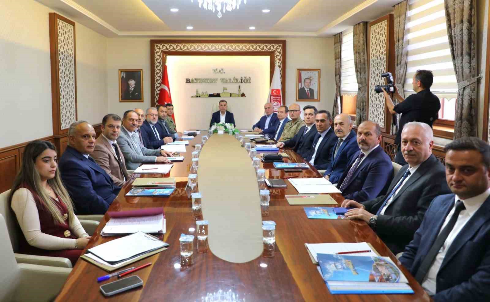 Bayburt&rsquo;ta 15 Temmuz Demokrasi Milli Birlik G&uuml;n&uuml; ve Dede Korkut Ş&ouml;leni hazırlıkları değerlendirildi
