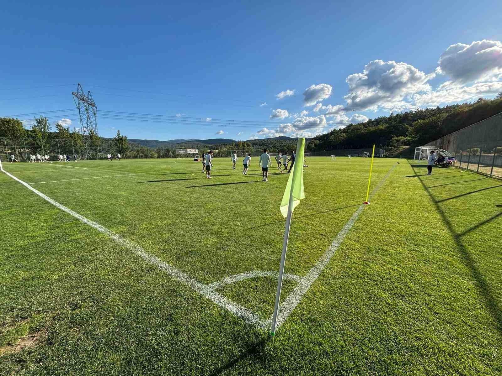 Esenler Erokspor, Bolu’da güç depoluyor
