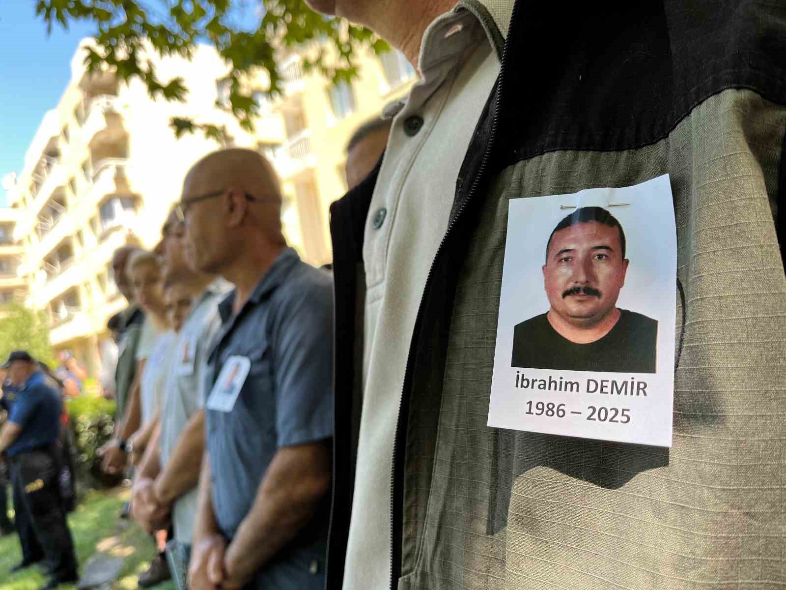 İzmir’deki yangında şehit olan orman personelinin cenazesi törenle memleketine uğurlandı
