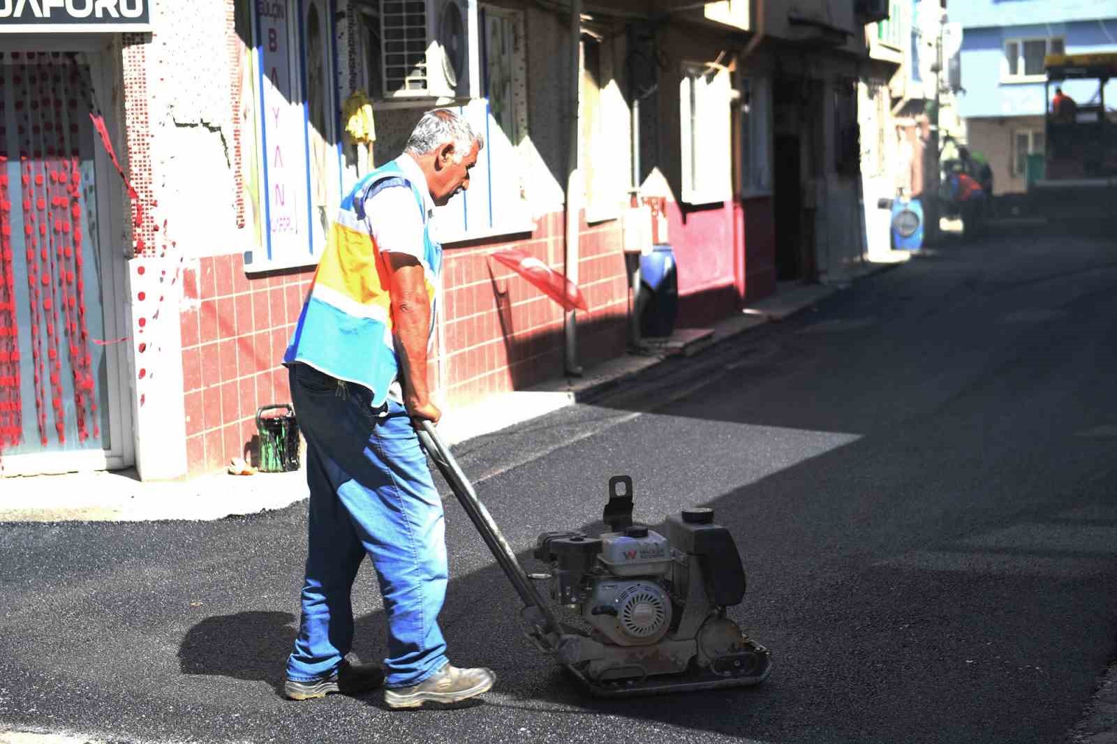Osmangazi’nin yollarında yoğun asfalt mesaisi
