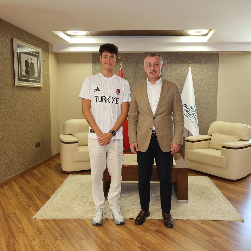 İzmitli yüzücü, Avrupa’da üst üste altın madalya kazandı
