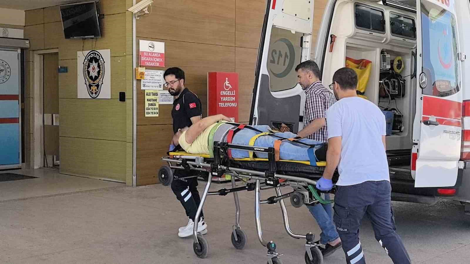 Suntaların altında kalan iş&ccedil;i yaralandı
