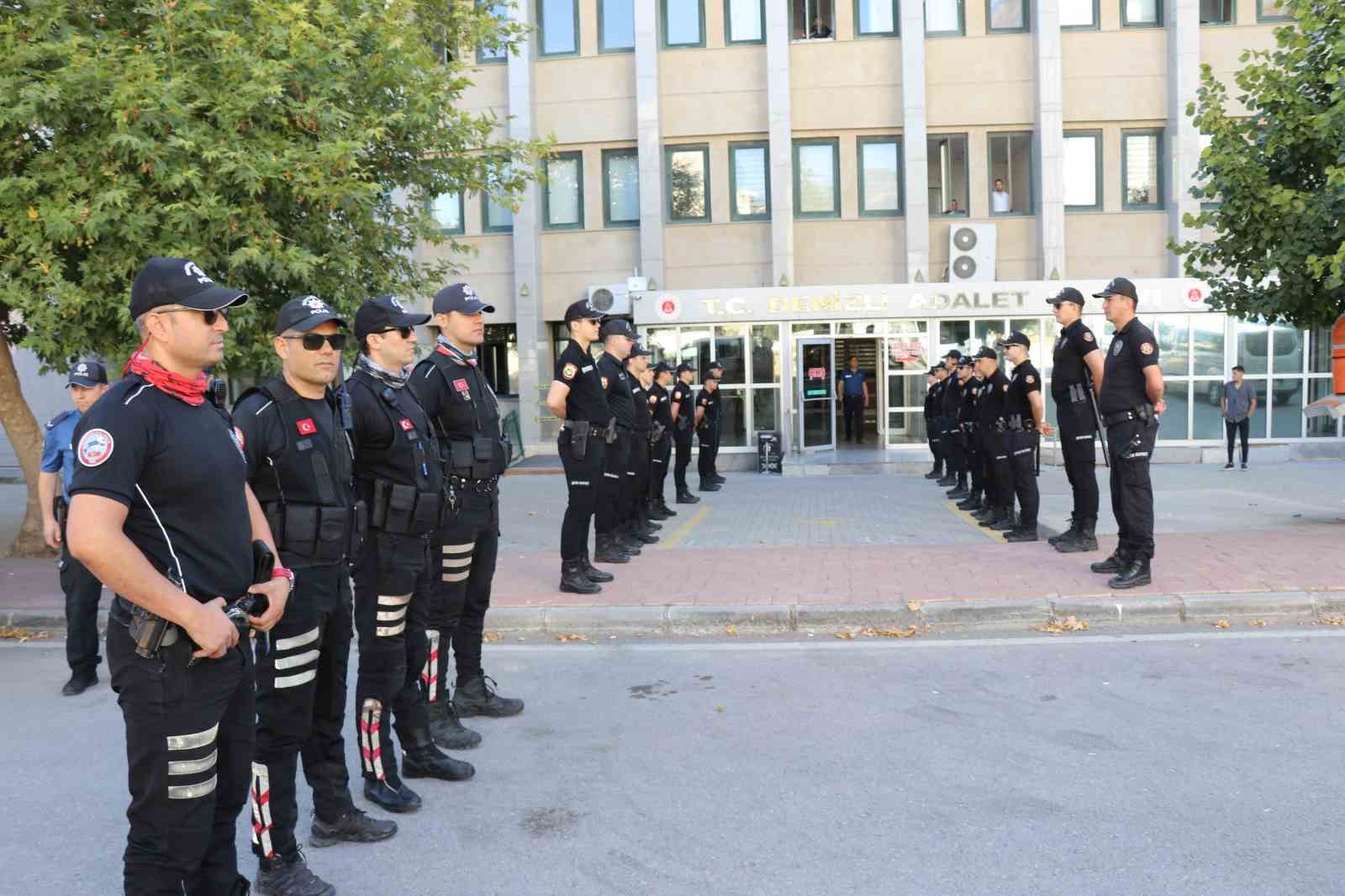 &Ouml;nce eskort, sonra avukat olduklarını s&ouml;yleyerek 11 milyon dolandırdılar
