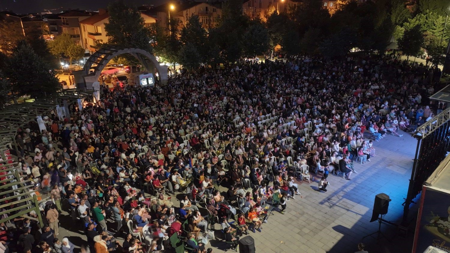 Hızırbey&rsquo;de yıldızlar altında sinema keyfi
