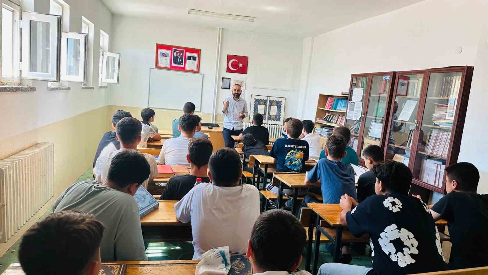 Simav’da Yatılı Yaz Kur’an Kursu açıldı