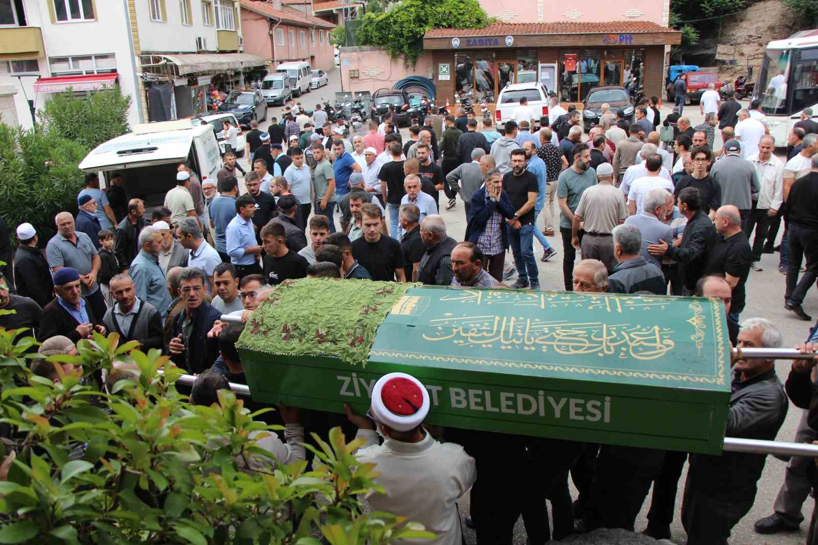Amasya’da cezaevinden çıkan eşinin vurduğu kadın defnedildi